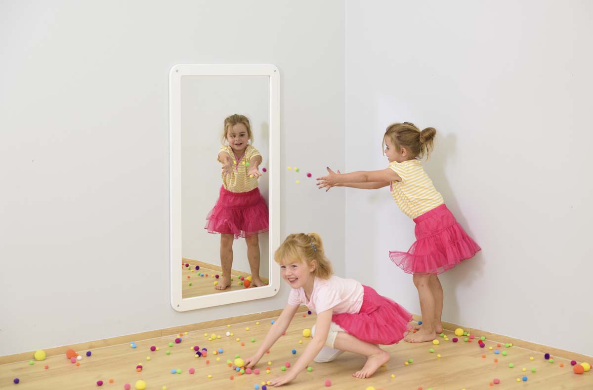EduCasa Spiegel mit gerundeten Ecken EduCasa Spiegel mit gerundeten Ecken und zwei spielenden Mädchen
