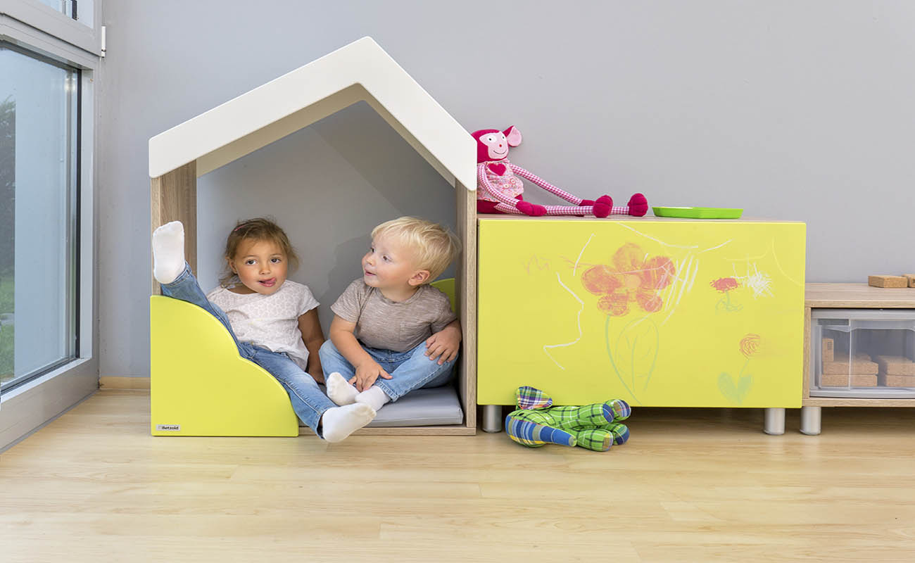EduCasa Krabbelschrank mit Kreidetafel und Flexeoregal
