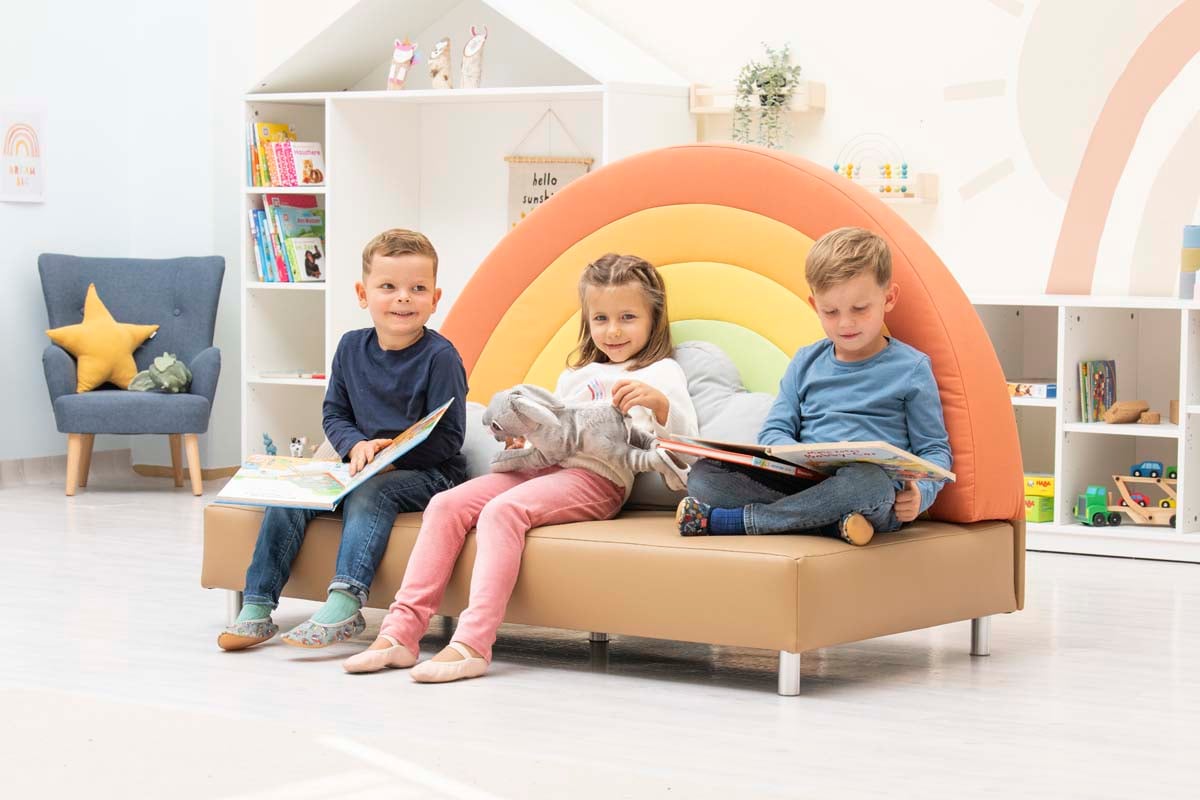 Betzold Regenbogensofa Betzold Regenbogensofa mit 3 Kindern
