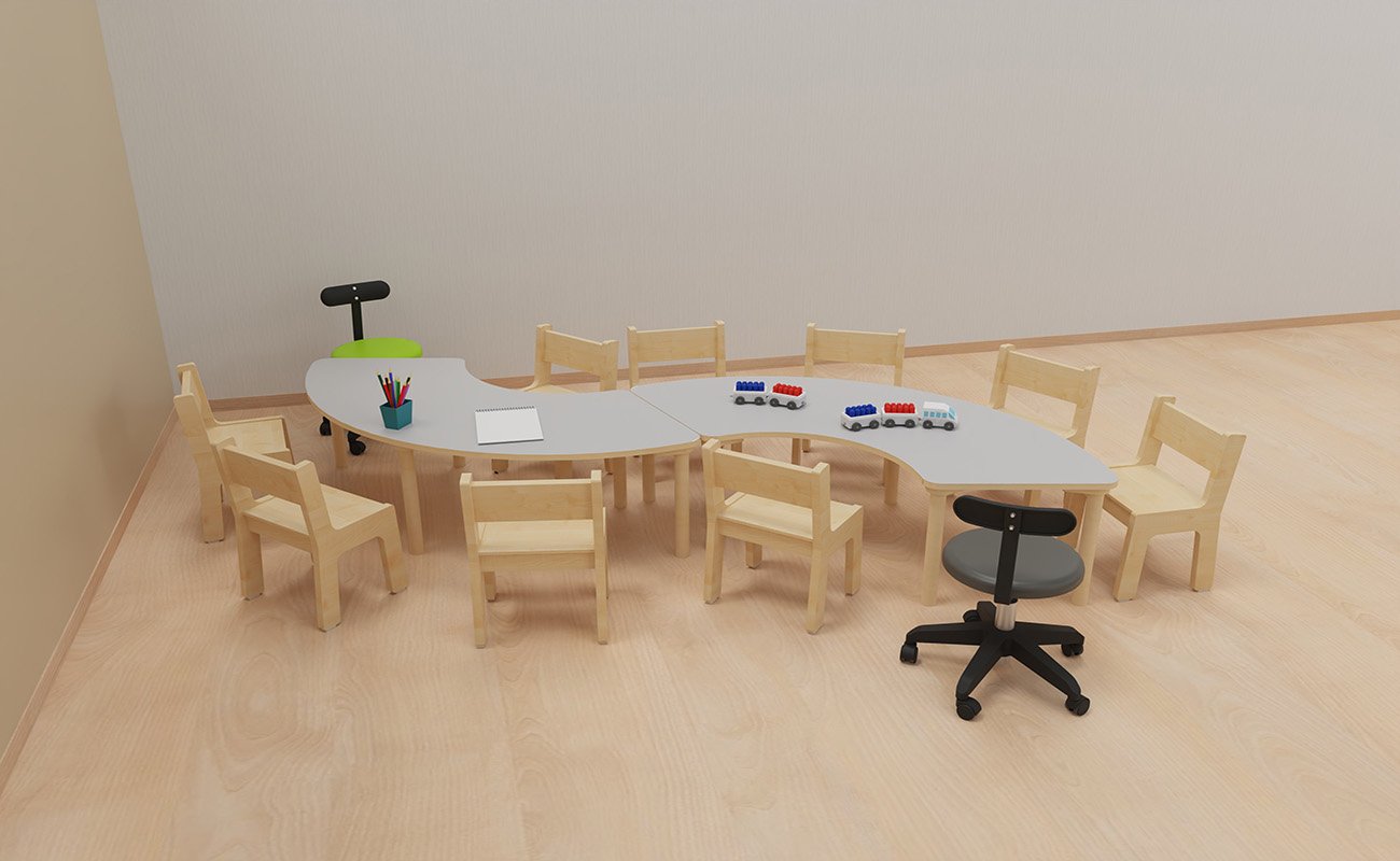 Gruppenraum Waldlichtung Gruppenraum Waldlichtung Raumecke mit Baccus Segmenttischen, Daggis Stühlen, Erzieherstühlen und Rechenzug