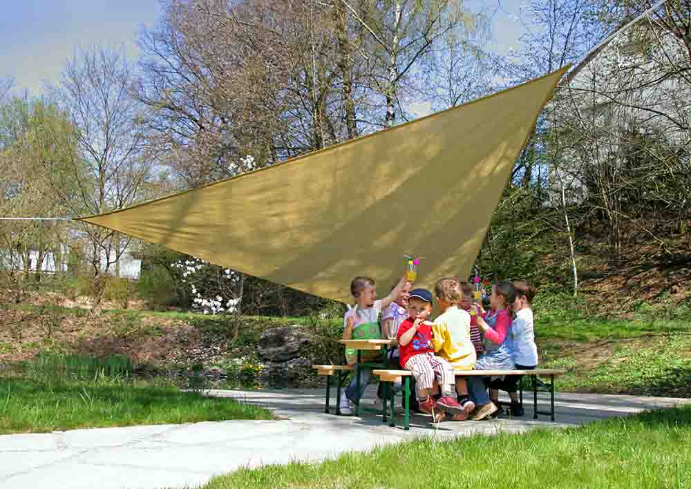 Sonnensegel Sonnensegel über großem Gruppentisch