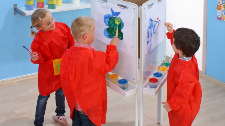3er-Staffelei für den Kreativraum in Kindergarten und Kita.
