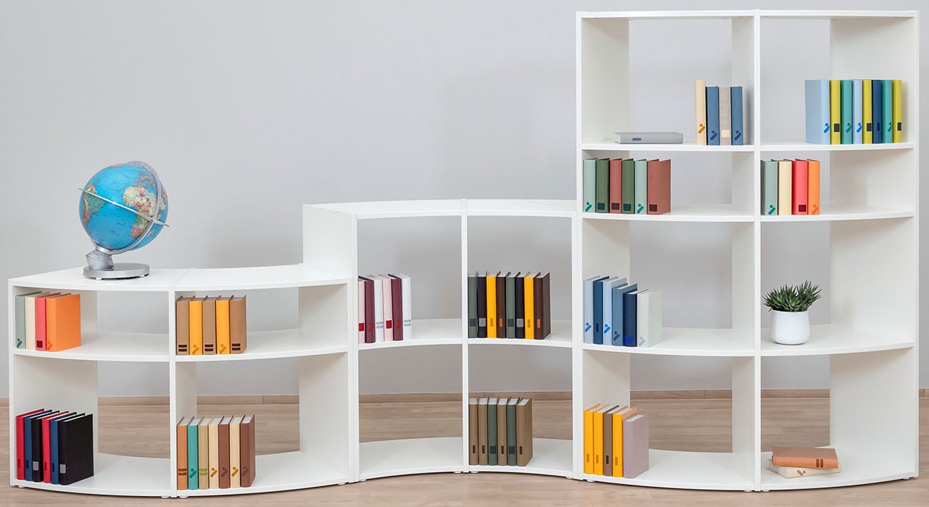 Betzold Lesetreff Regal Ronio Duo mit Büchern und Dekoration