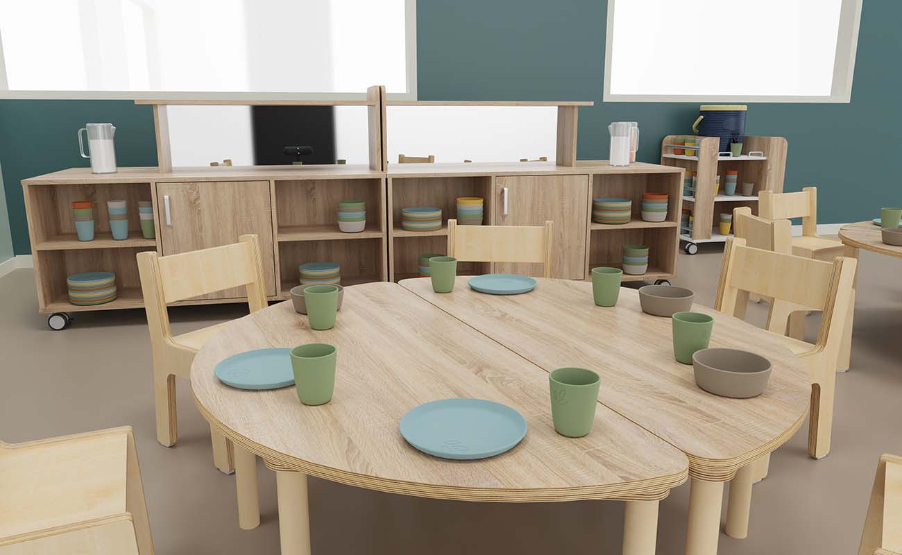 Ess-Ecke Ausschnitt mit TreeNside Kindergeschirr, Baccus Tisch und Kinderstühlen