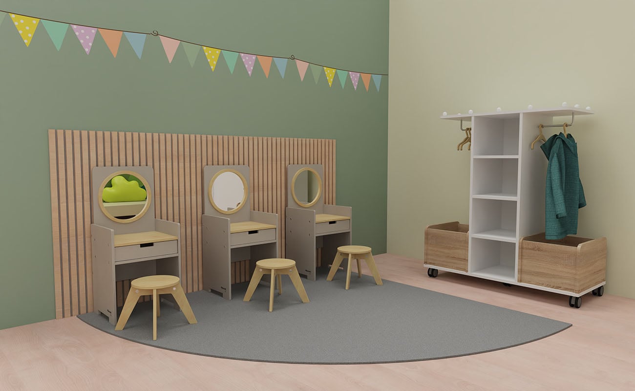 Rollenspielraum Fantasie-Quartier Ausschnitt mit Betzold Spiegeltischen und eduCasa Garderobe