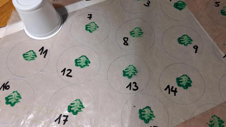 Gedruckte Tannenbäume für Adventskalender