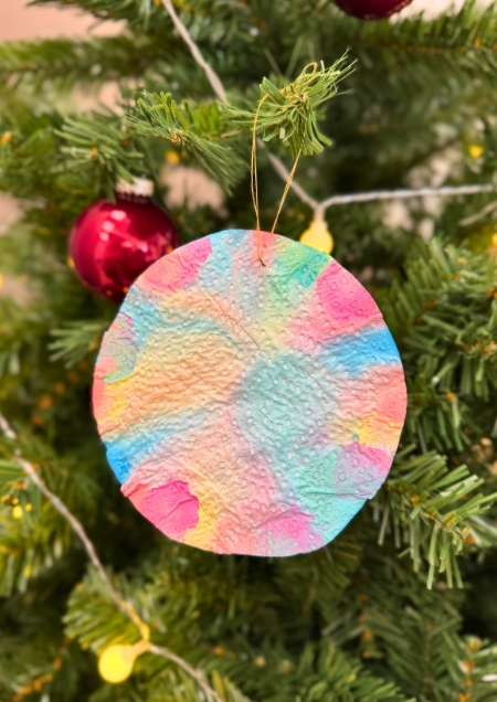 Christbaumkugel aus Küchenpapier