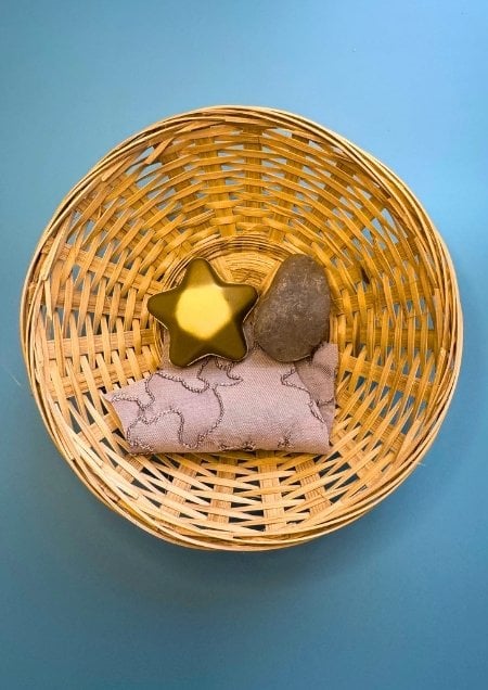 Körbchen mit Materialien zum Thema Angst