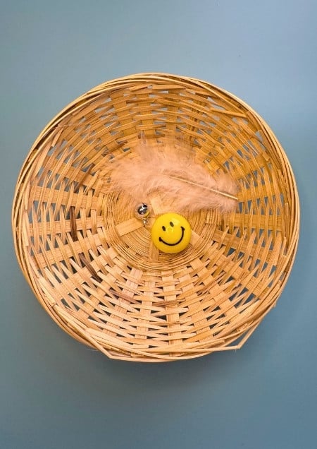 Körbchen mit Materialien zum Thema Freude