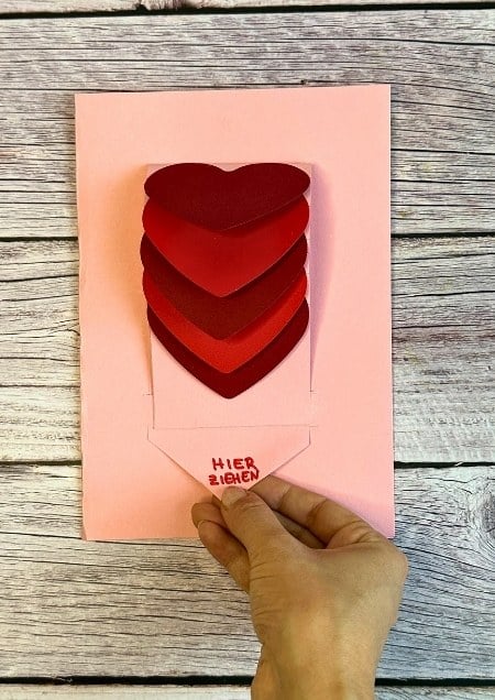 Grußkarte aus Tonpapier zu Valentinstag oder Muttertag