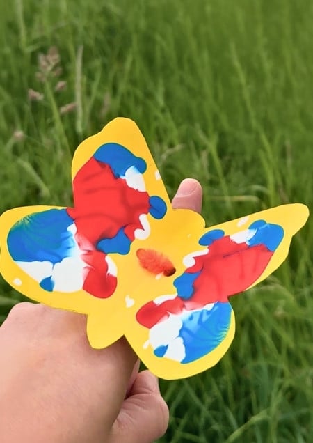 Klatschbild Schmetterling mit Fingerfarbe