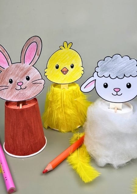 Ostertiere aus Pappbechern gebastelt: Lamm, Küken und Hase