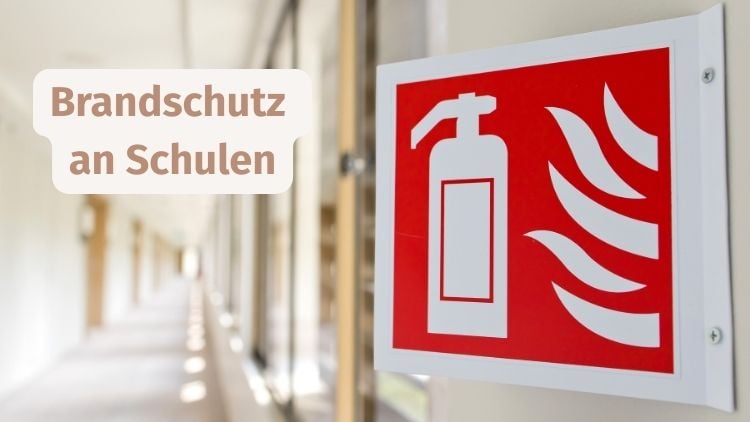 Flur mit Schild für Feuerlöscher