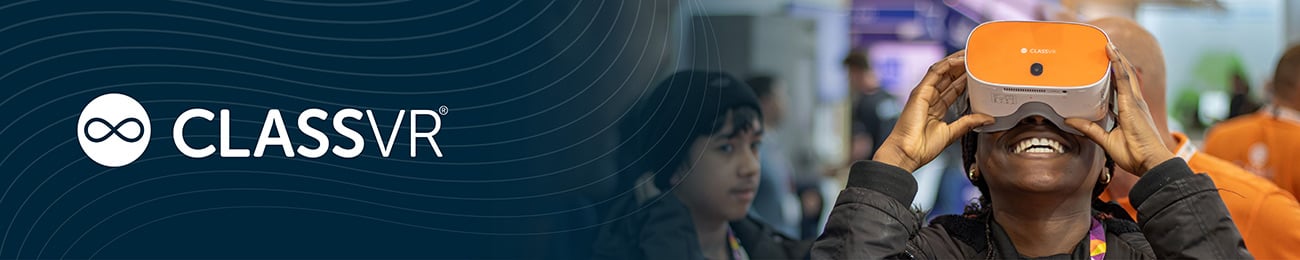ClassVR Banner mit Logo links und Bild von einem Kind, welches begeistert durch die VR-Brille blickt