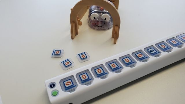 Unterschiede Bee-Bot & Blue-Bot » Produktvergleich | BETZOLD