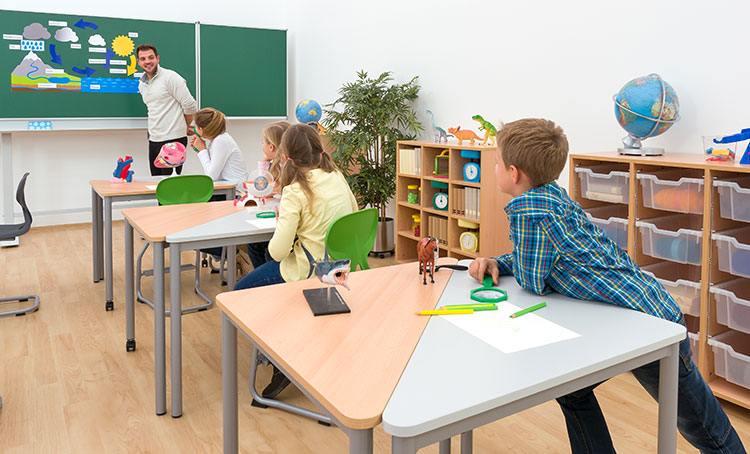 Aufmerksame Schüler im Klassenzimmer