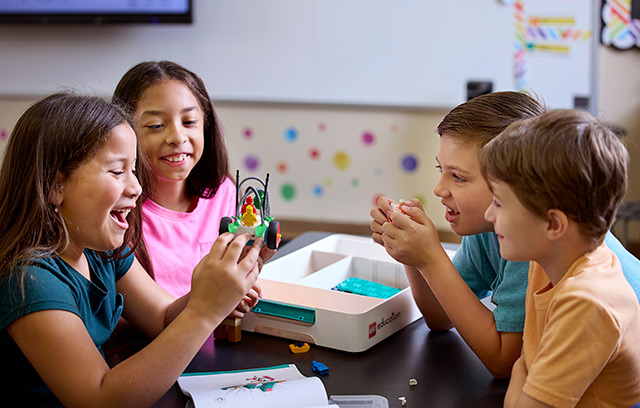 LEGO® Education Naturwissenschaften 8+ Kinder bauen Fahrzeug mit LEGO® Education Naturwissenschaften Klasse 3-4