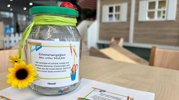 Ein Erinnerungsglas als Abschiedsgeschenk von der Kindergartenzeit für die angehenden Grundschulkinder.
