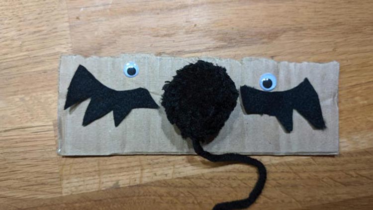 Fledermaus Pompon bekleben