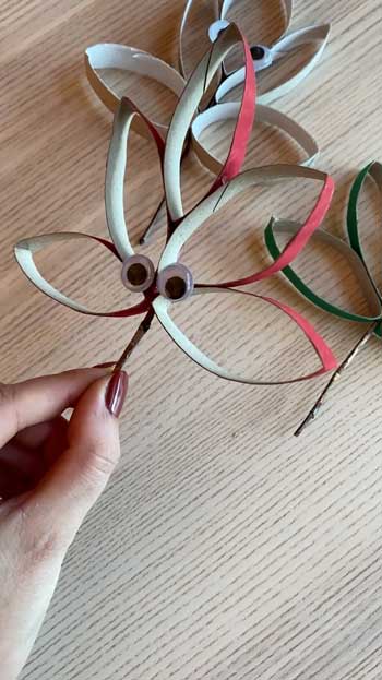 Papprollen und Heißkleber viel mehr ist nicht notwendig, um diese niedlichen Herbstblätter zu basteln.