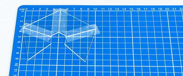DIY-Hologramm - Plexglasteile werden nachgemessen