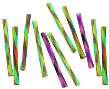 grüne-bunte und pink-bunte Hüpfröhren auf weißem Hintergrund
