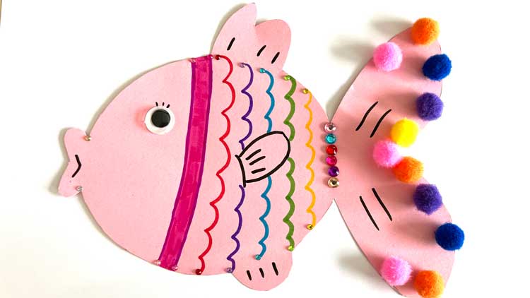 Mit der Fischvorlage aus dem Betzold Blog kann ganz einfach ein Aktionstablett für Kindergarten und Kita gestaltet werden.