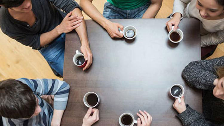 Lehrer trinken Kaffee