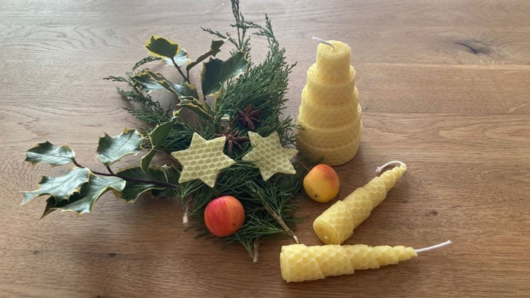 Kerzen aus Bienenwachs sind nicht nur eine schöne Dekoration, sie eignen sich auch hervorragend als Geschenk.