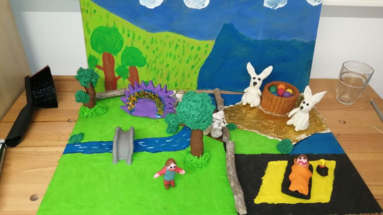Knetfilm-Kulisse mit Figuren