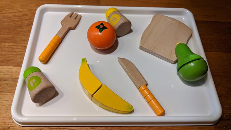 Legespiel - Was fehlt denn hier - mit Holzobst und einem Tablett aus Kunststoff von betzold.de