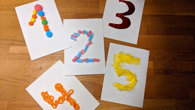 Fertig gebastelte Fühlzahlen von 1 bis 4