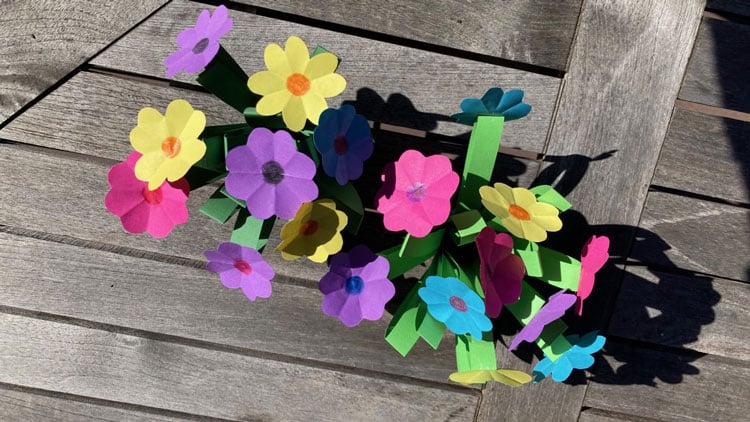 Bastelanleitung für Blumenstrauß aus Papier