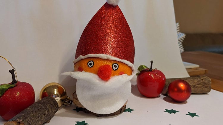 Nikolaus aus einer Mandarine gebastelt