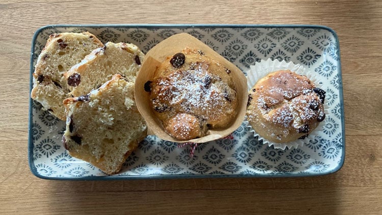 Der typisch italienische Panettone kann auch in kleinen Muffinformen entstehen.
