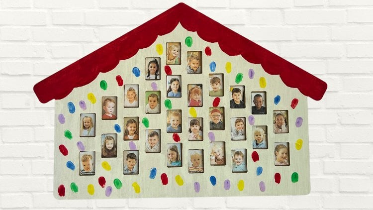 Ein Passbildhaus als Deko für die Wand