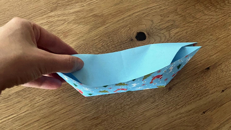 Bastelschritt Teelichthalter aus Papier
