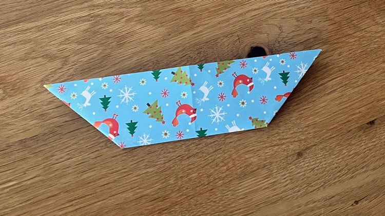 Bastelschritt Teelichthalter aus Papier