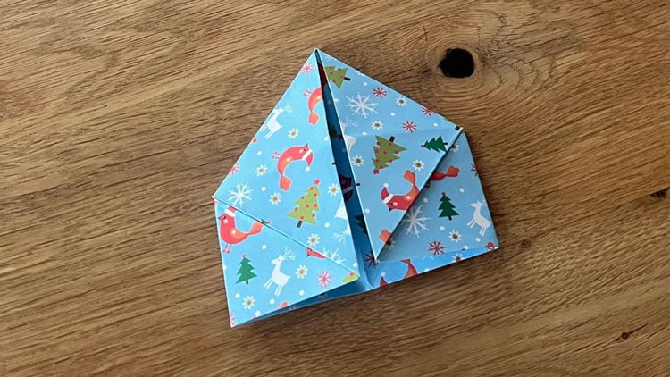 Bastelschritt Teelichthalter aus Papier