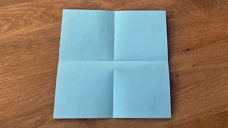 Bastelschritt Teelichthalter aus Papier