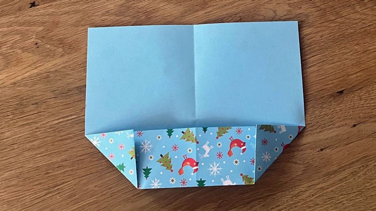 Bastelschritt Teelichthalter aus Papier