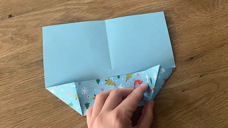 Bastelschritt Teelichthalter aus Papier