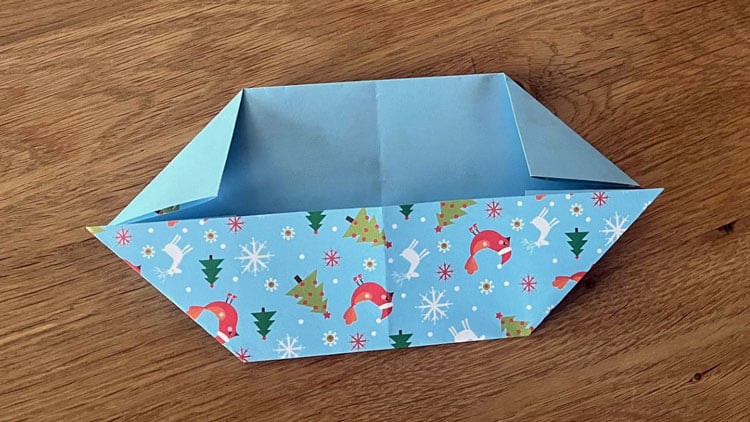 Bastelschritt Teelichthalter aus Papier
