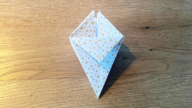 Bastelschritt Origami-Teelichthalter