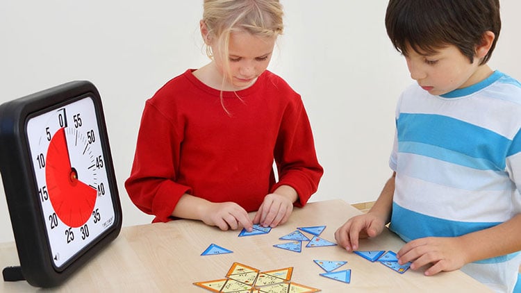 Kinder arbeiten mit TimeTimer