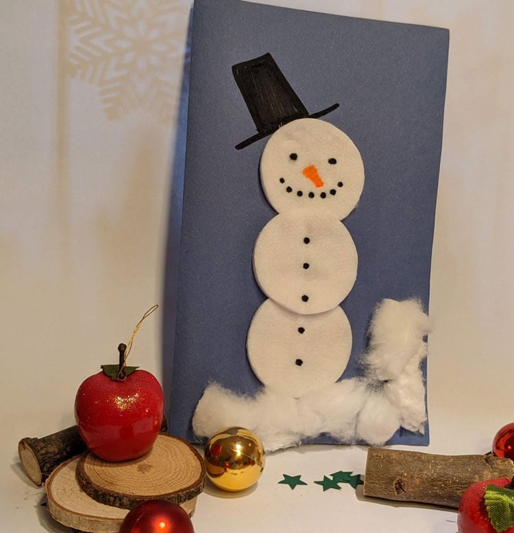 Schneemann Weihnachtskarte aus Wattepads geklebt.