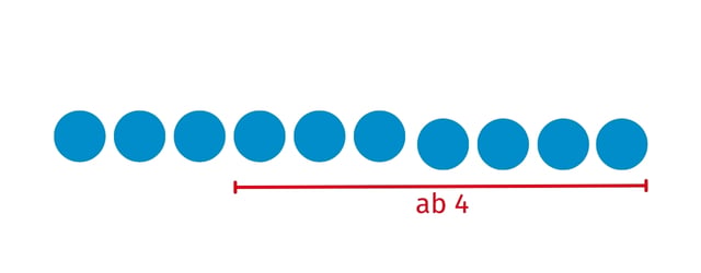 10 blaue Wendeplättchen auf weißem Hintergrund in einer Reihe