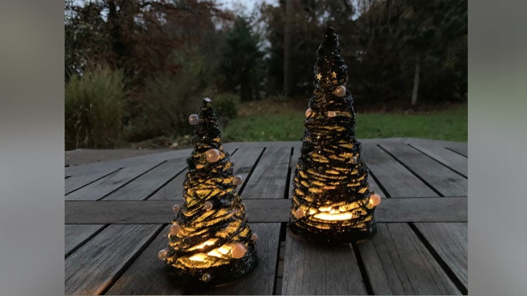 Tannenbaum-Windlicht aus Juteschnur