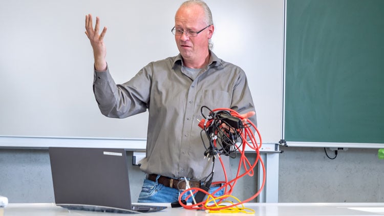 Lehrer verzweifelt an Technik