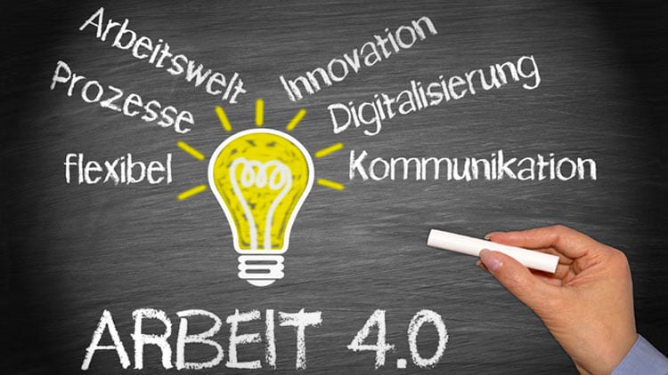 Stichworte zu Arbeit_4.0 werden auf einer Tafel notiert